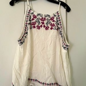 NWT skies are blue cute sleeveless top. Size XL stitch fix exclusive. Red/blue